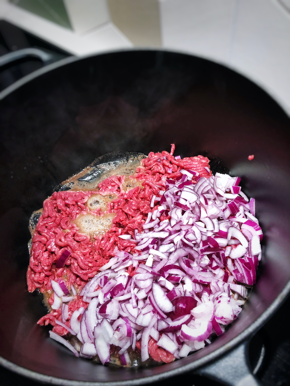 Minced meat and red onion